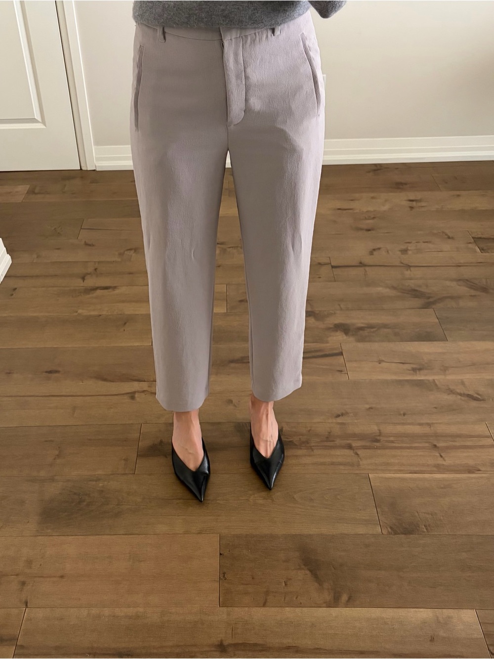 Aritzia Wilfred Dress Pants Crepette Colour Ashen (light grey) size 6